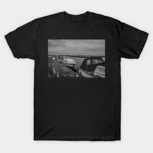 Boats moored on the River Yare in Acle, Norfolk T-Shirt